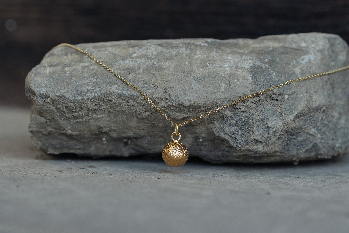 FLORA . Boho-Kette mit floralem Kugel-Anhänger aus vergoldetem 925er Silber / Geschenkideen