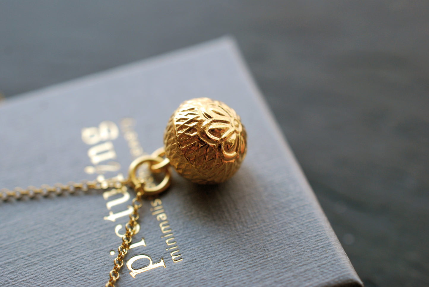 FLORA . Boho-Kette mit floralem Kugel-Anhänger aus vergoldetem 925er Silber / Geschenkideen