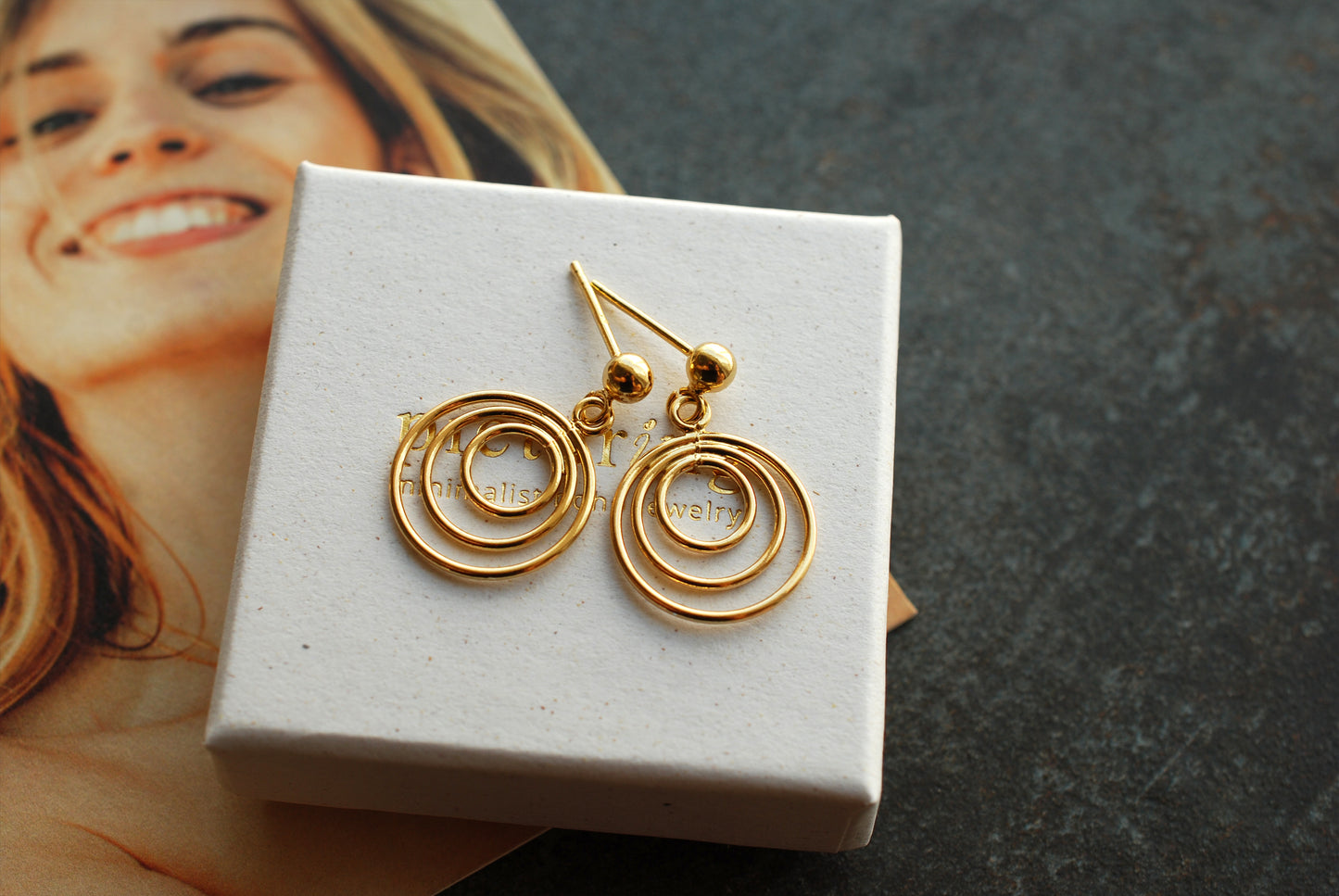 CIRCLES . Kreis-Ohrringe aus vergoldetem 925 Silber . Geschenke für Sie . Geburtstagsgeschenk