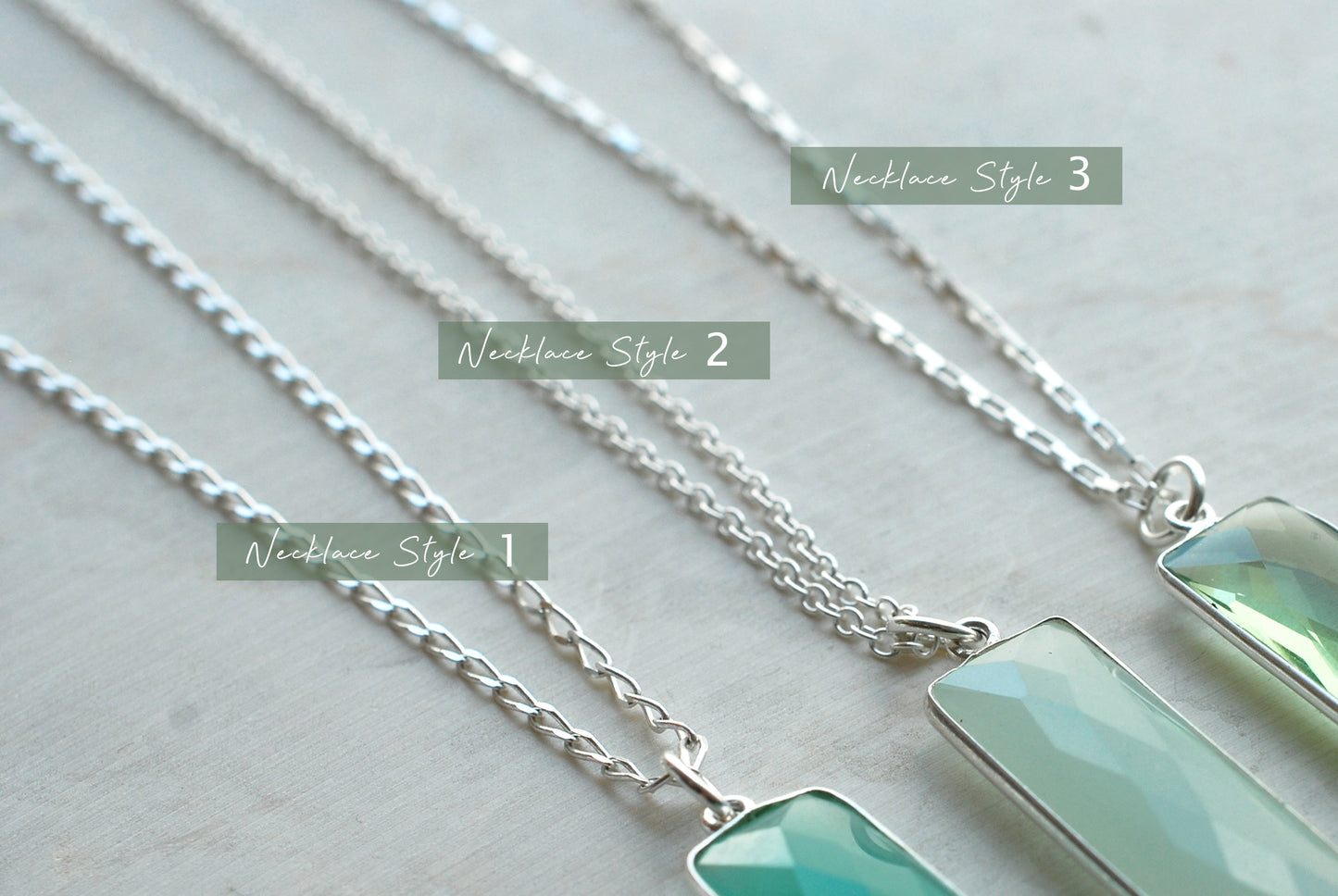 Edelsteinkette . 925er Silber mit großem Regenbogen-Mondstein-Anhänger