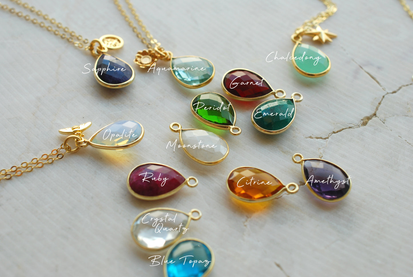 Echt vergoldete Geburtsstein-Kette mit Edelstein und Glücksbringer-Anhänger . 18k vergoldetes Sterlingsilber