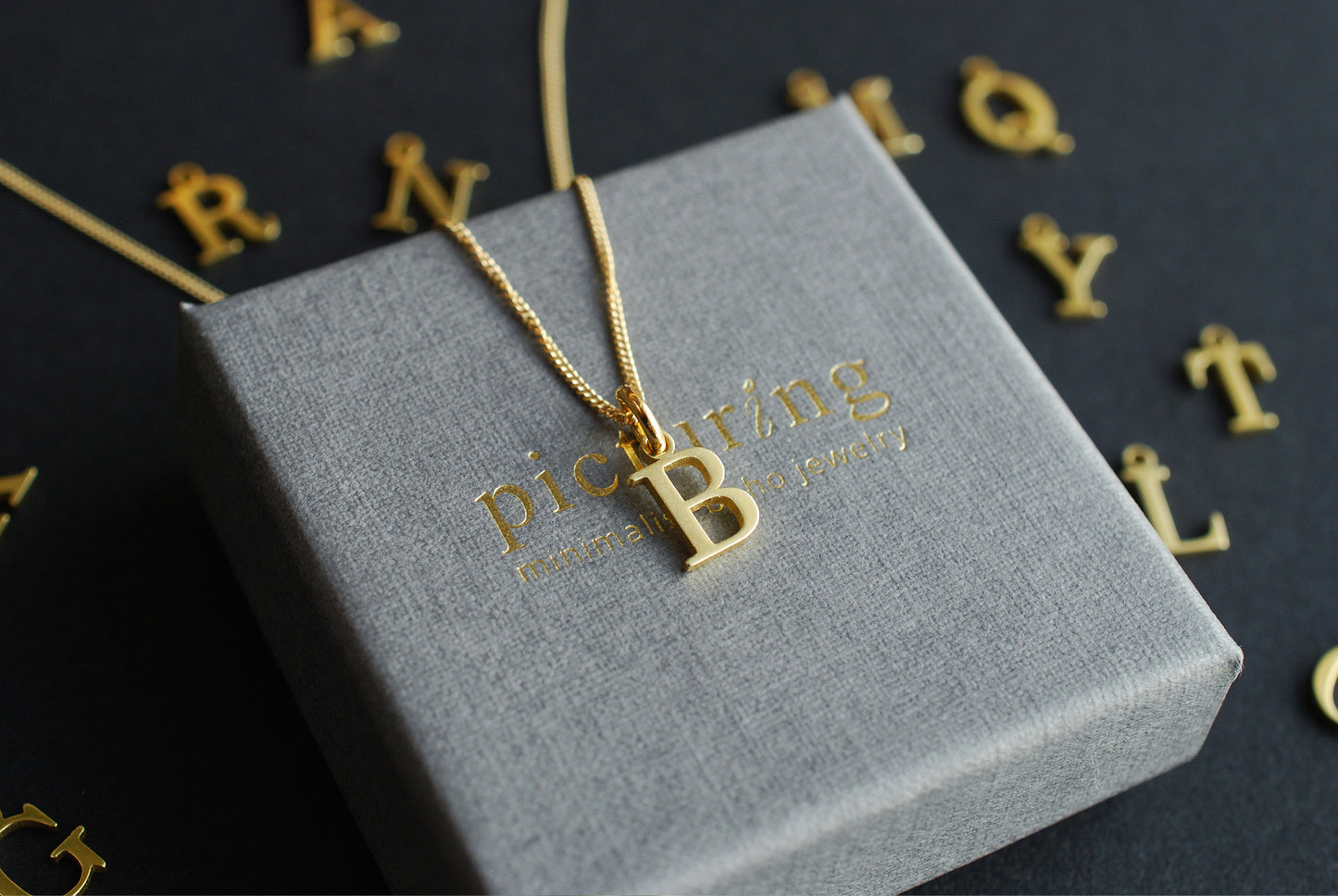 Initiale . 24 k vergoldete Sterlingsilber Kette mit Buchstaben-Anhänger