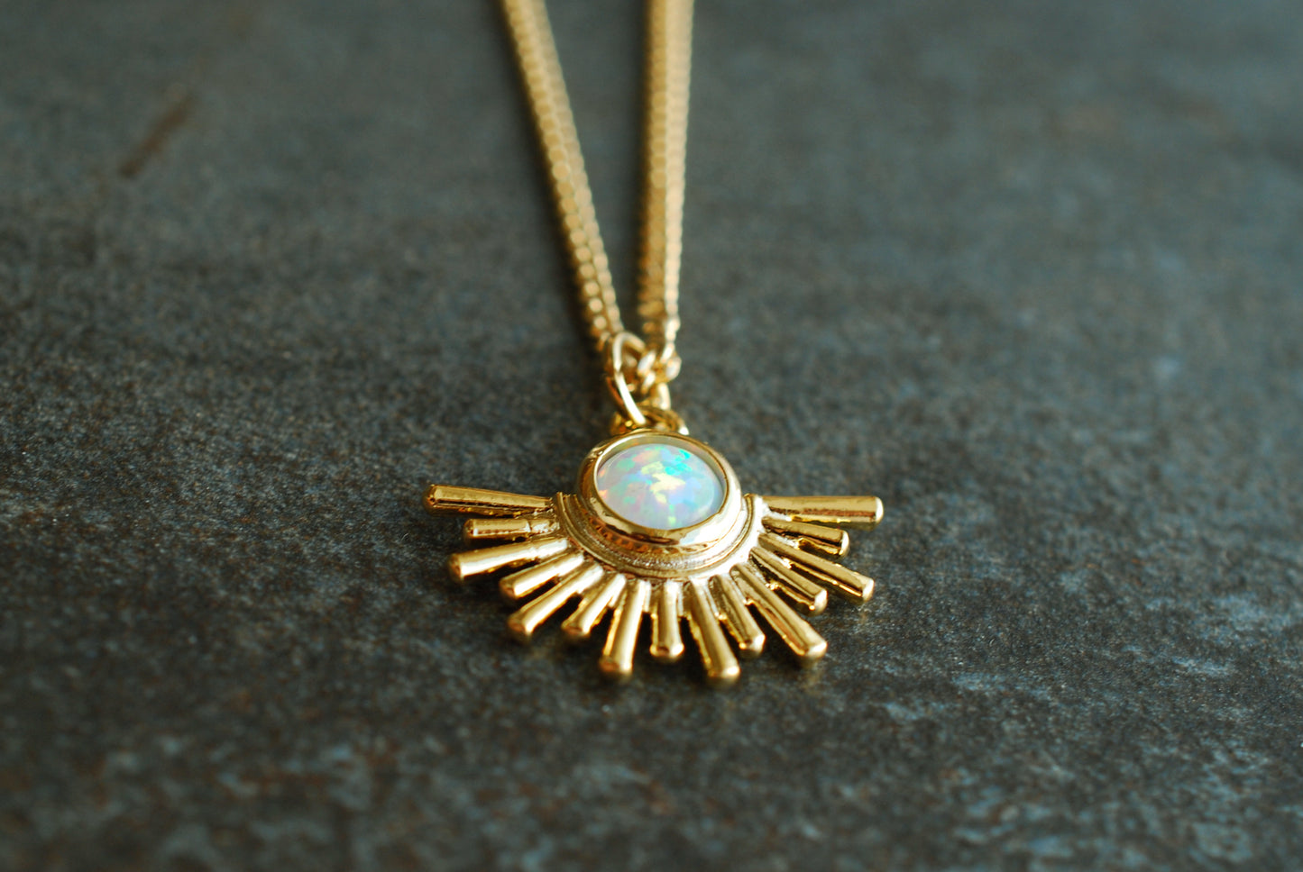 Vergoldete Sonnen-Kette mit Opal