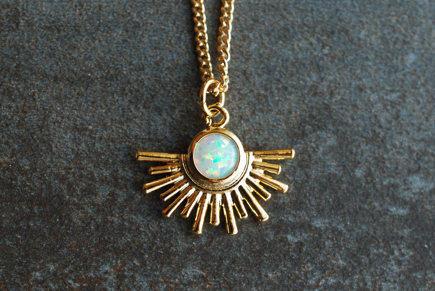 Vergoldete Sonnen-Kette mit Opal