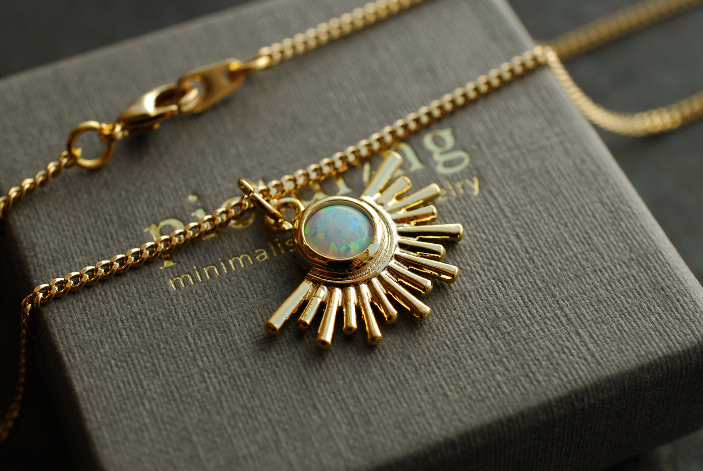 Vergoldete Sonnen-Kette mit Opal