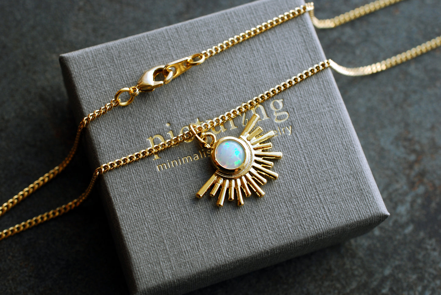 Vergoldete Sonnen-Kette mit Opal