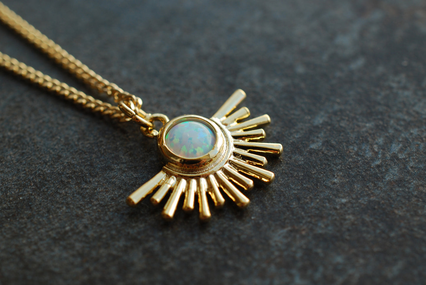 Vergoldete Sonnen-Kette mit Opal