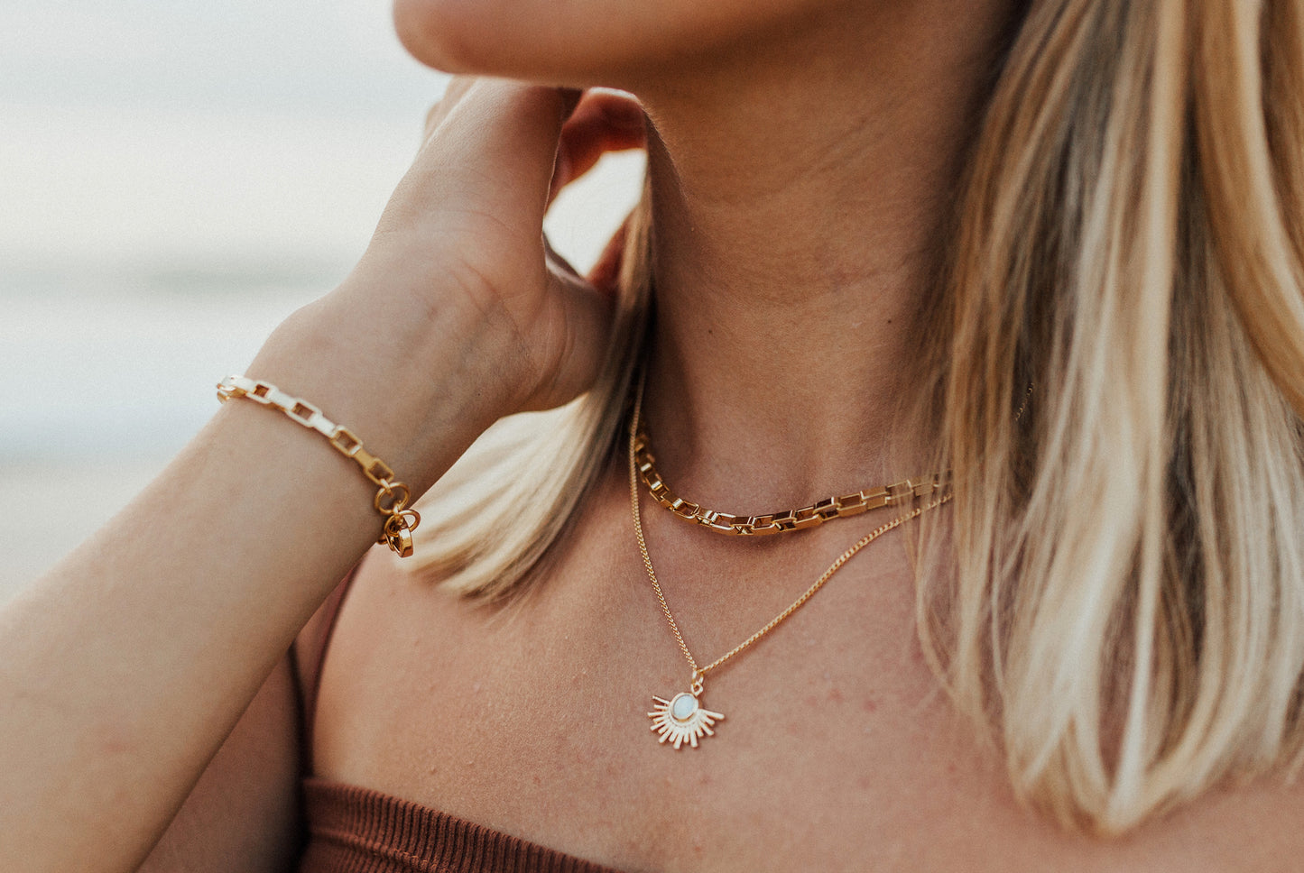 ZOE . Klobige, vergoldete Gliederkette . Statement-Schmuck