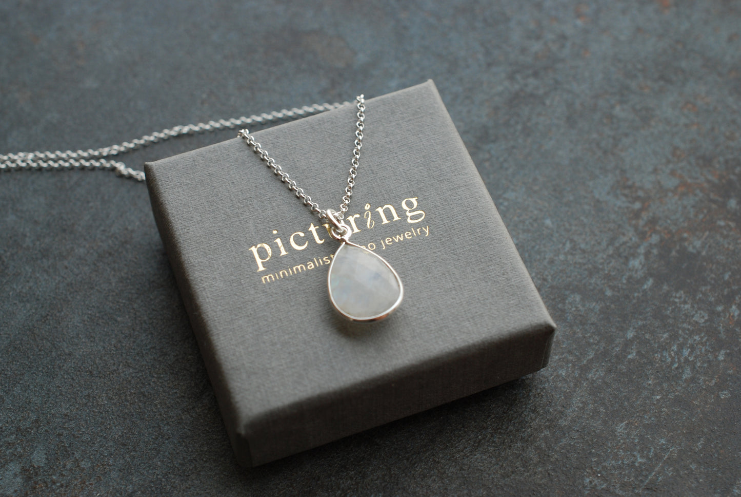 Sterling Silber und Mondstein-Tropfen-Kette - picturing