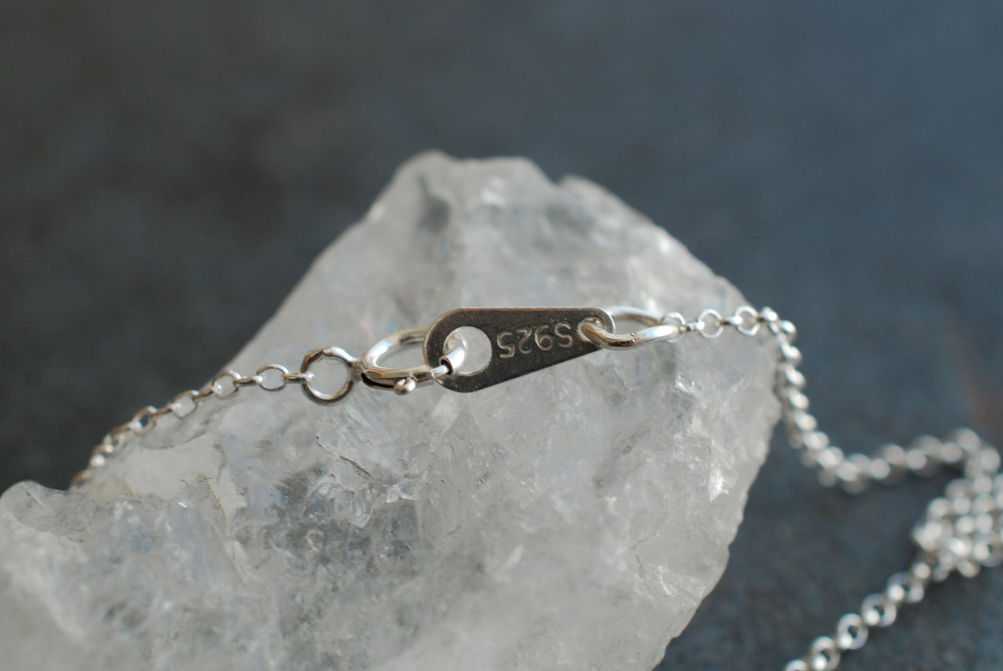 Sterling Silber und Mondstein-Tropfen-Kette - picturing