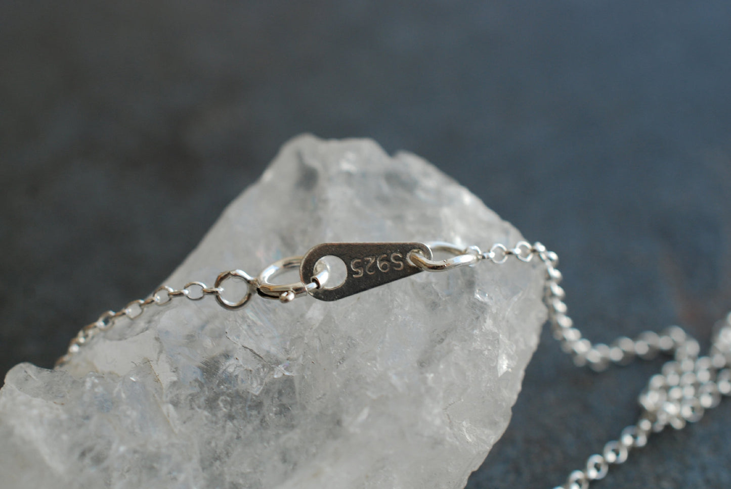Kette aus 925er Silber mit Tropfen-Anhänger/minimalistischer Schmuck/ Geschenkideen - picturing