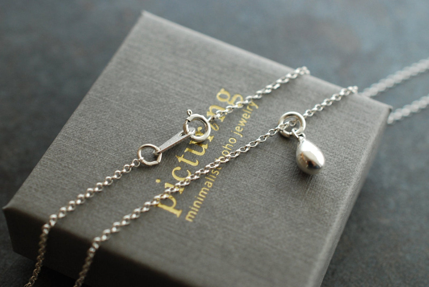 Kette aus 925er Silber mit Tropfen-Anhänger/minimalistischer Schmuck/ Geschenkideen - picturing