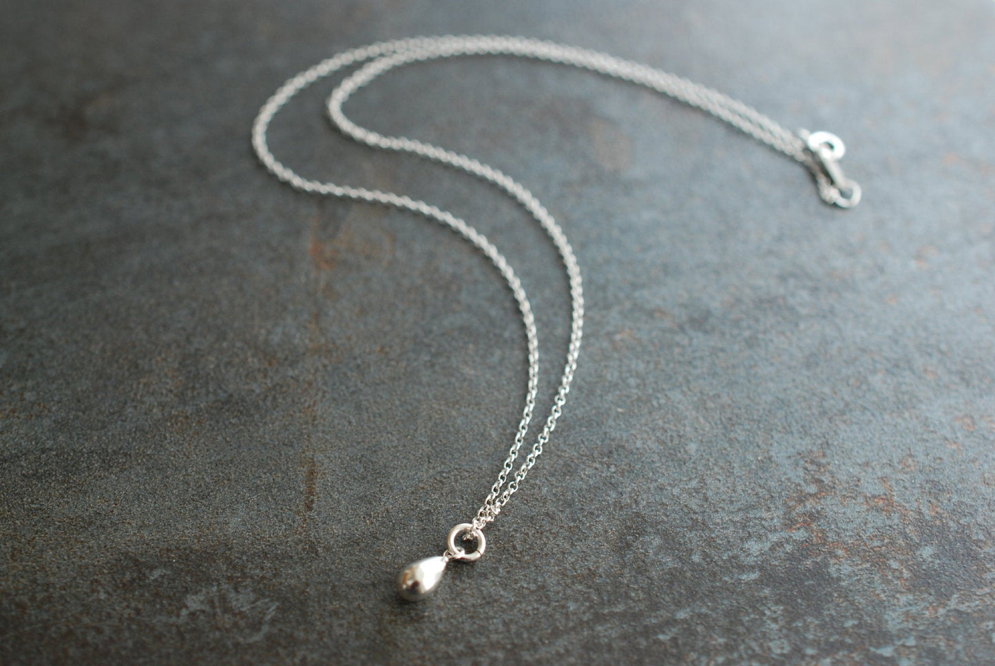 Kette aus 925er Silber mit Tropfen-Anhänger/minimalistischer Schmuck/ Geschenkideen - picturing