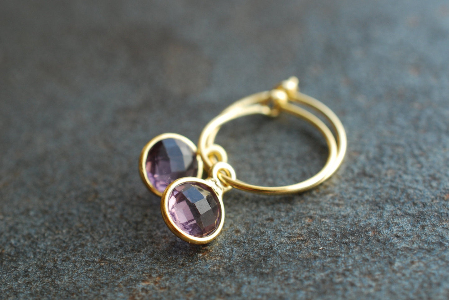 Geburtsstein-Creolen Amethyst . Februar Geburtstagsgeschenke . vergoldetes Silber - picturing