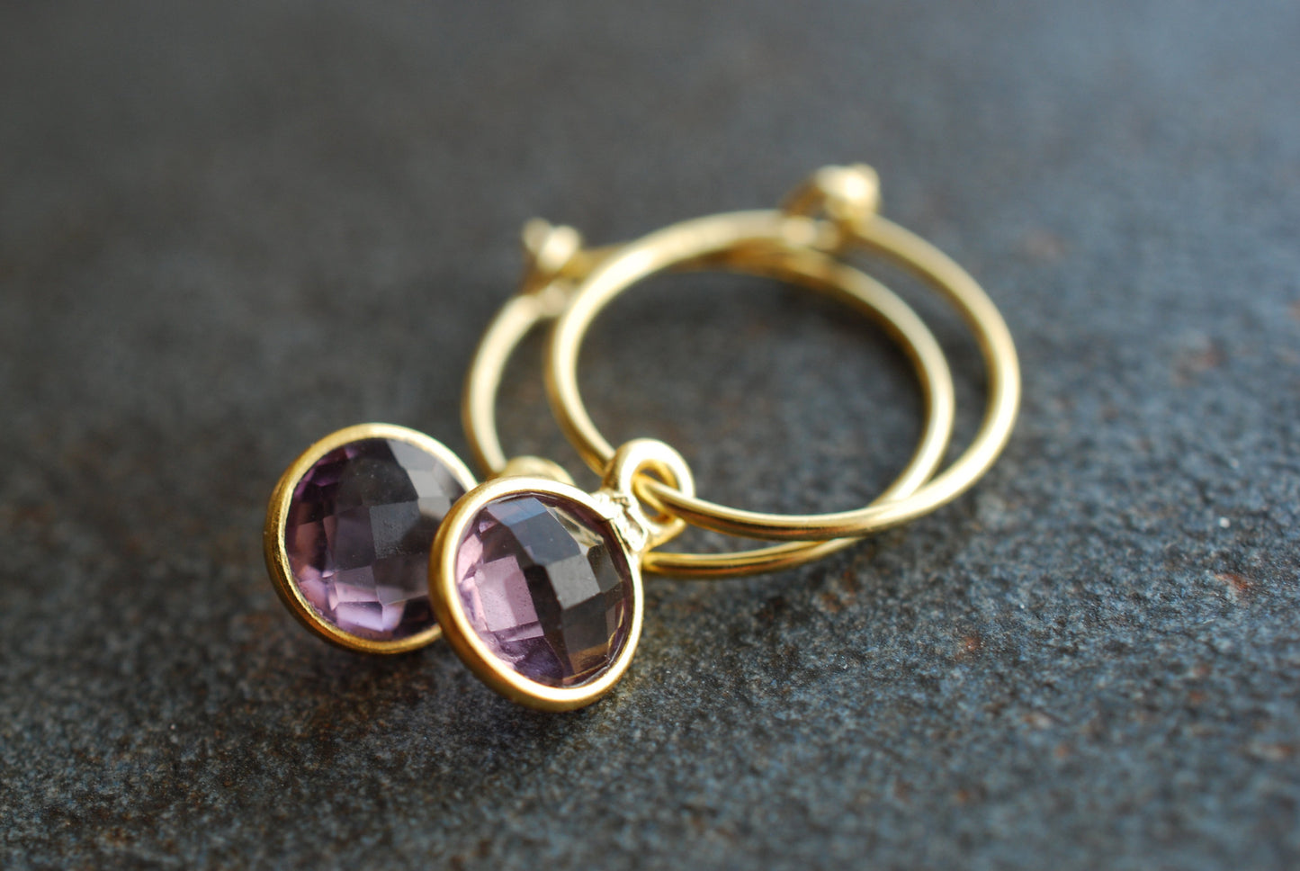 Geburtsstein-Creolen Amethyst . Februar Geburtstagsgeschenke . vergoldetes Silber - picturing