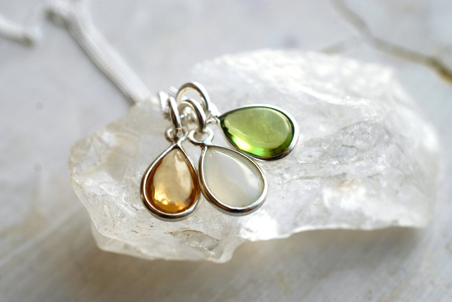 PRECIOUS . Geburtsstein-Anhänger . 925er Sterling-Silber (22k Vergoldung wählbar) und natürlichem Edelstein . personalisierbares Geschenk