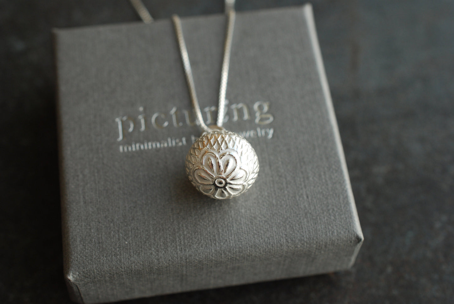FLORA . Boho-Kette mit floralem Kugel-Anhänger aus 925er Silber /Sommer-Schmuck/Geschenkideen