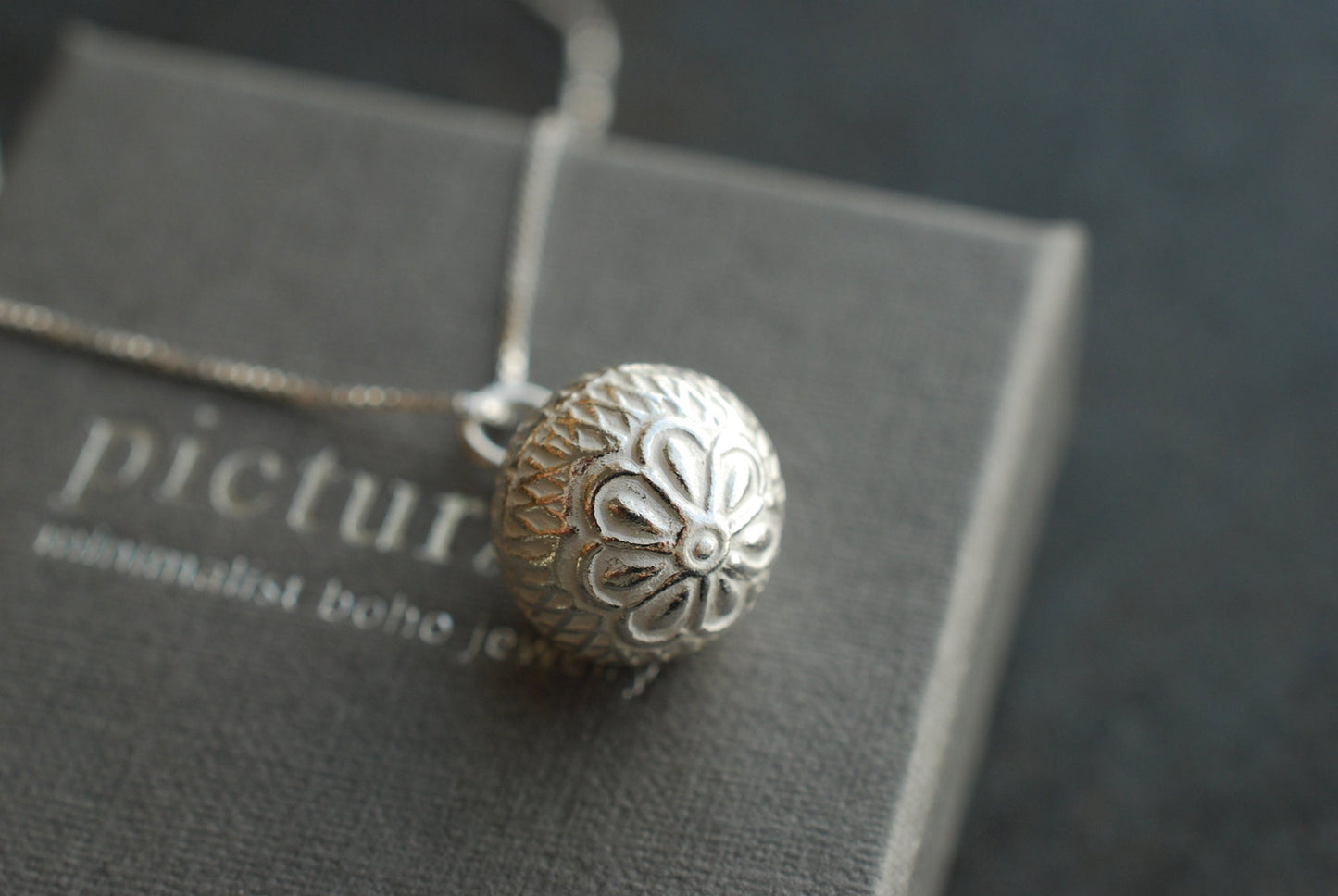 FLORA . Boho-Kette mit floralem Kugel-Anhänger aus 925er Silber /Sommer-Schmuck/Geschenkideen