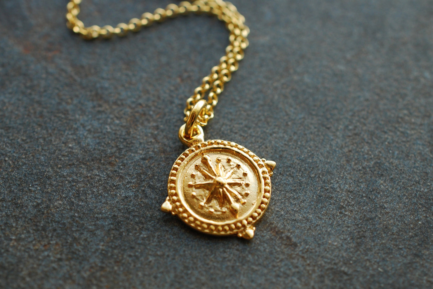 FERNWEH . Boho-Kette Kompass . wahlweise mit Mondstein . echt vergoldetes Silber