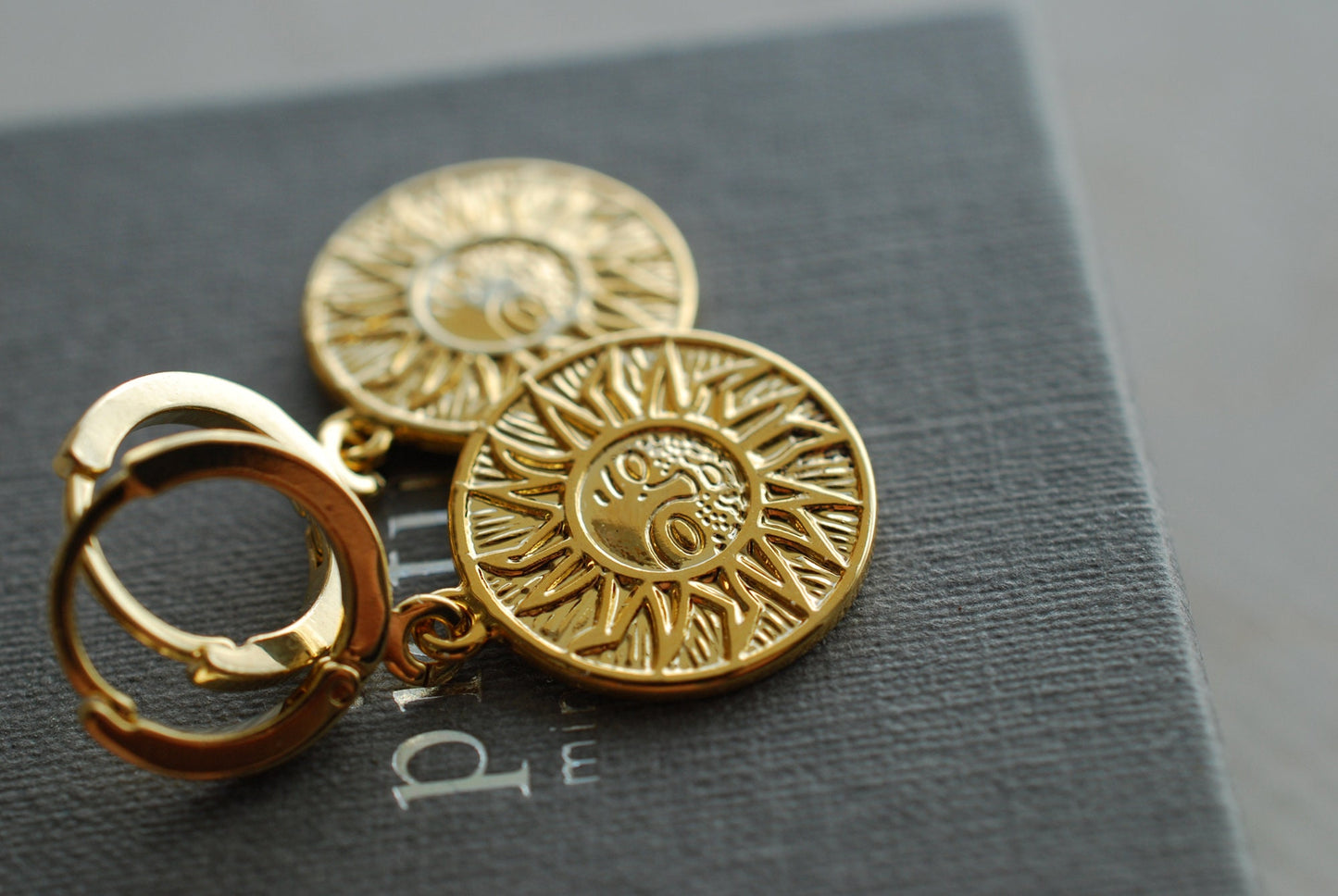 ELISA. Vergoldete Sonnen-Ohrringe . Boho-Schmuck . Geschenke für Frauen . Statement Ohrringe