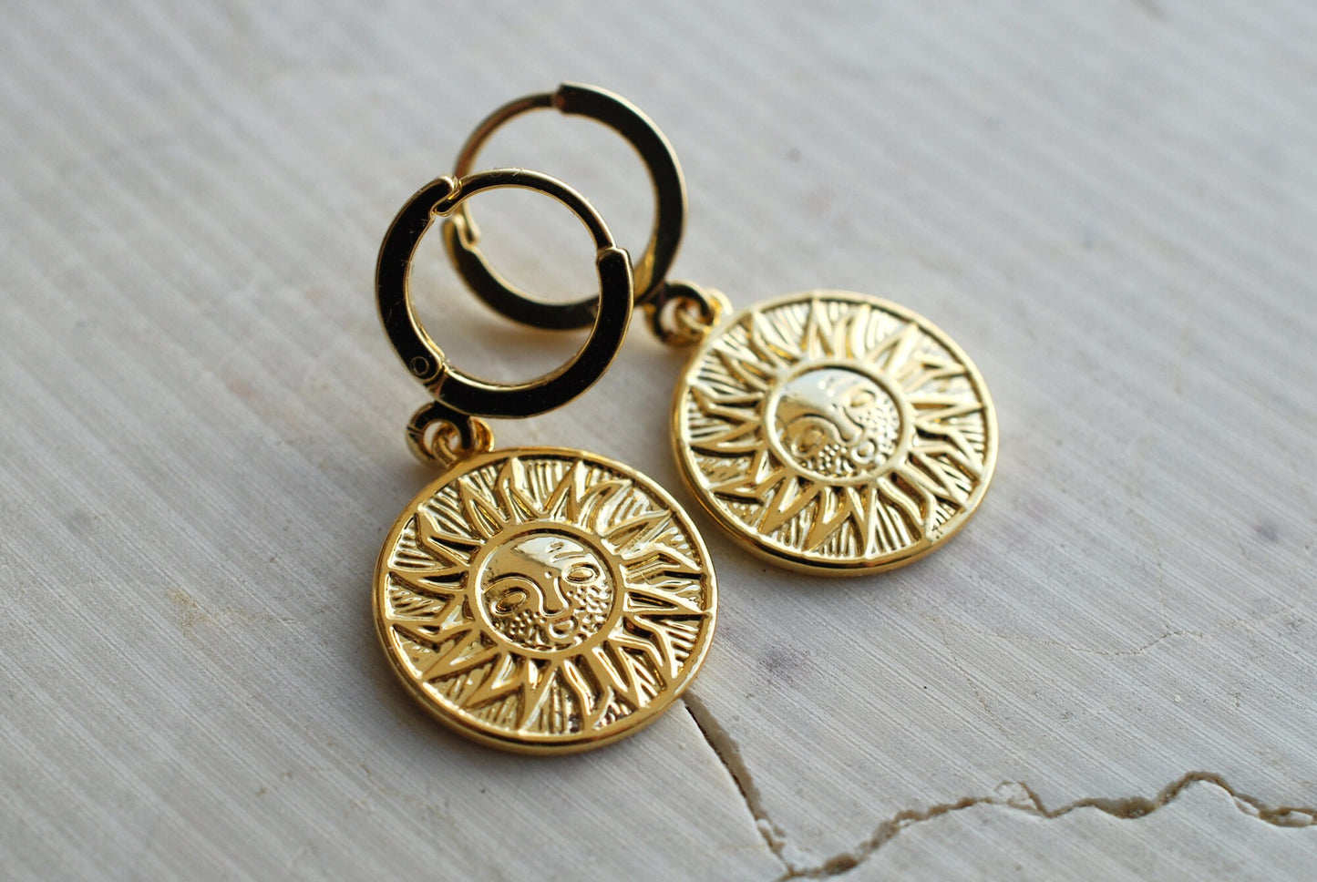 ELISA. Vergoldete Sonnen-Ohrringe . Boho-Schmuck . Geschenke für Frauen . Statement Ohrringe