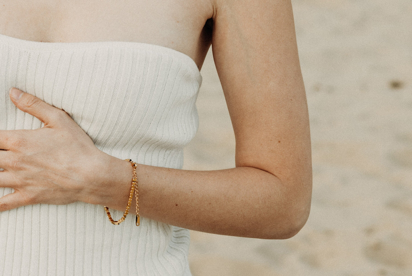 BEA . 18kt Vergoldetes Edelstahl-Armband . Größenverstellbar . Inspirierende Geschenke für Frauen