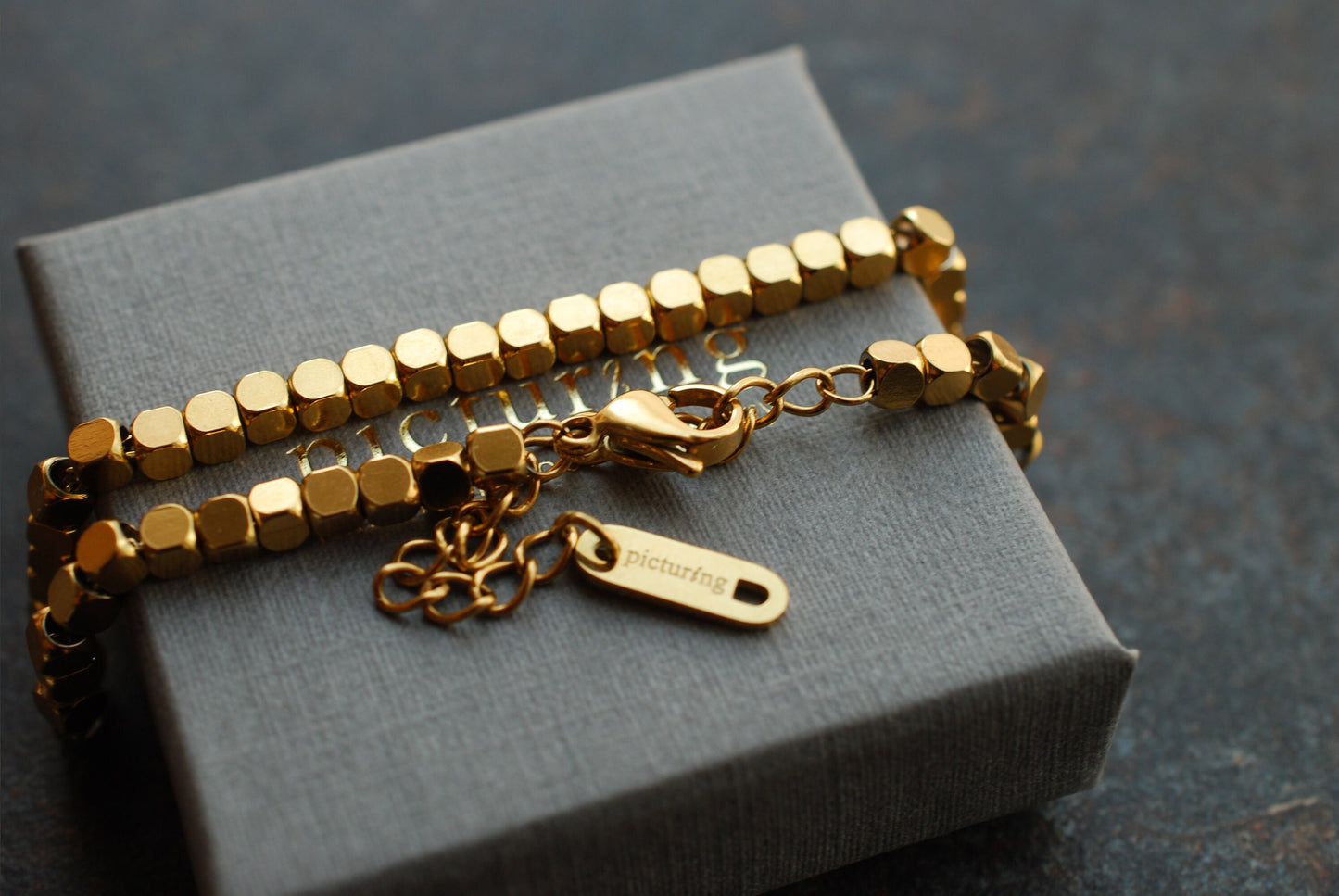 BEA . 18kt Vergoldetes Edelstahl-Armband . Größenverstellbar . Inspirierende Geschenke für Frauen