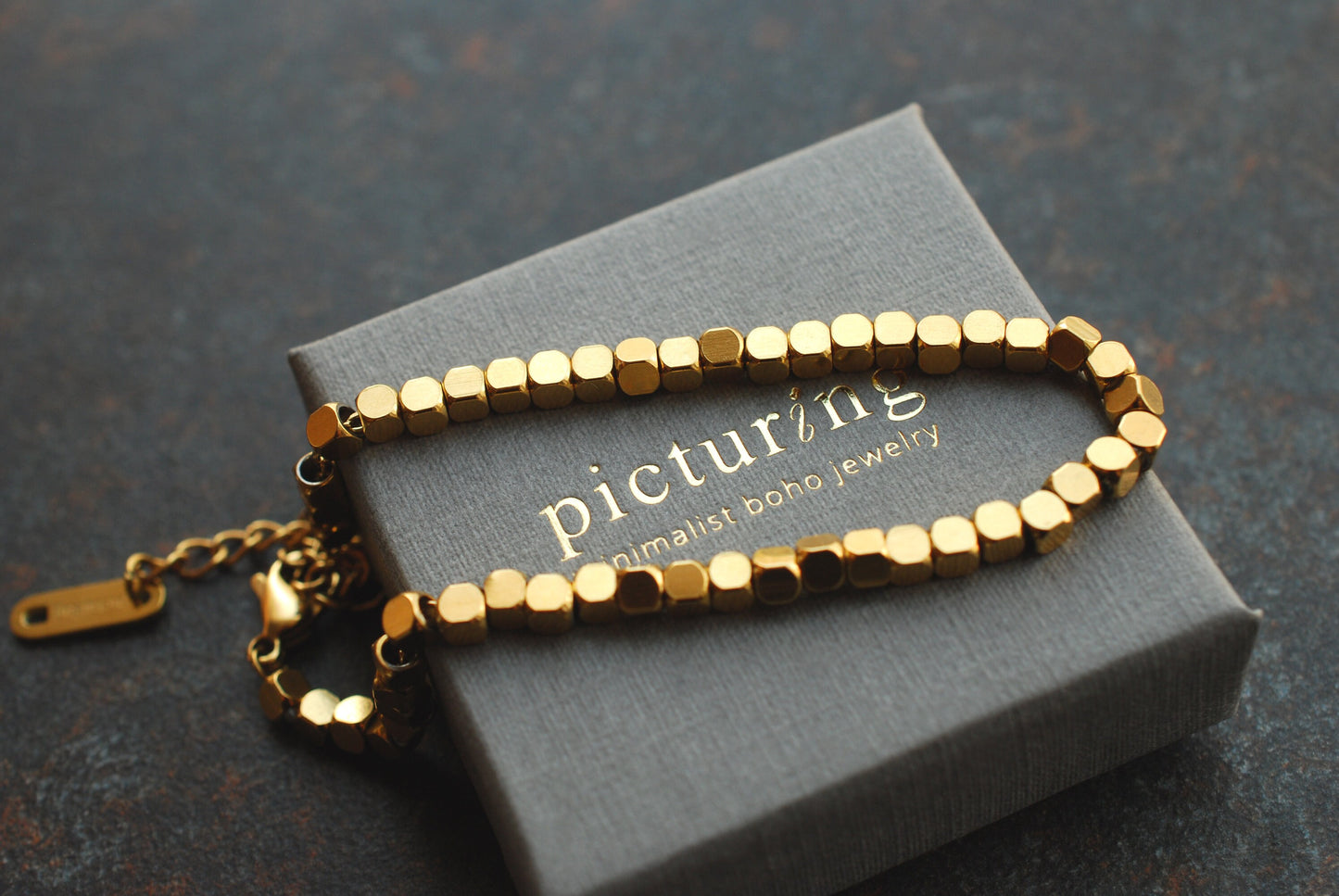 BEA . 18kt Vergoldetes Edelstahl-Armband . Größenverstellbar . Inspirierende Geschenke für Frauen