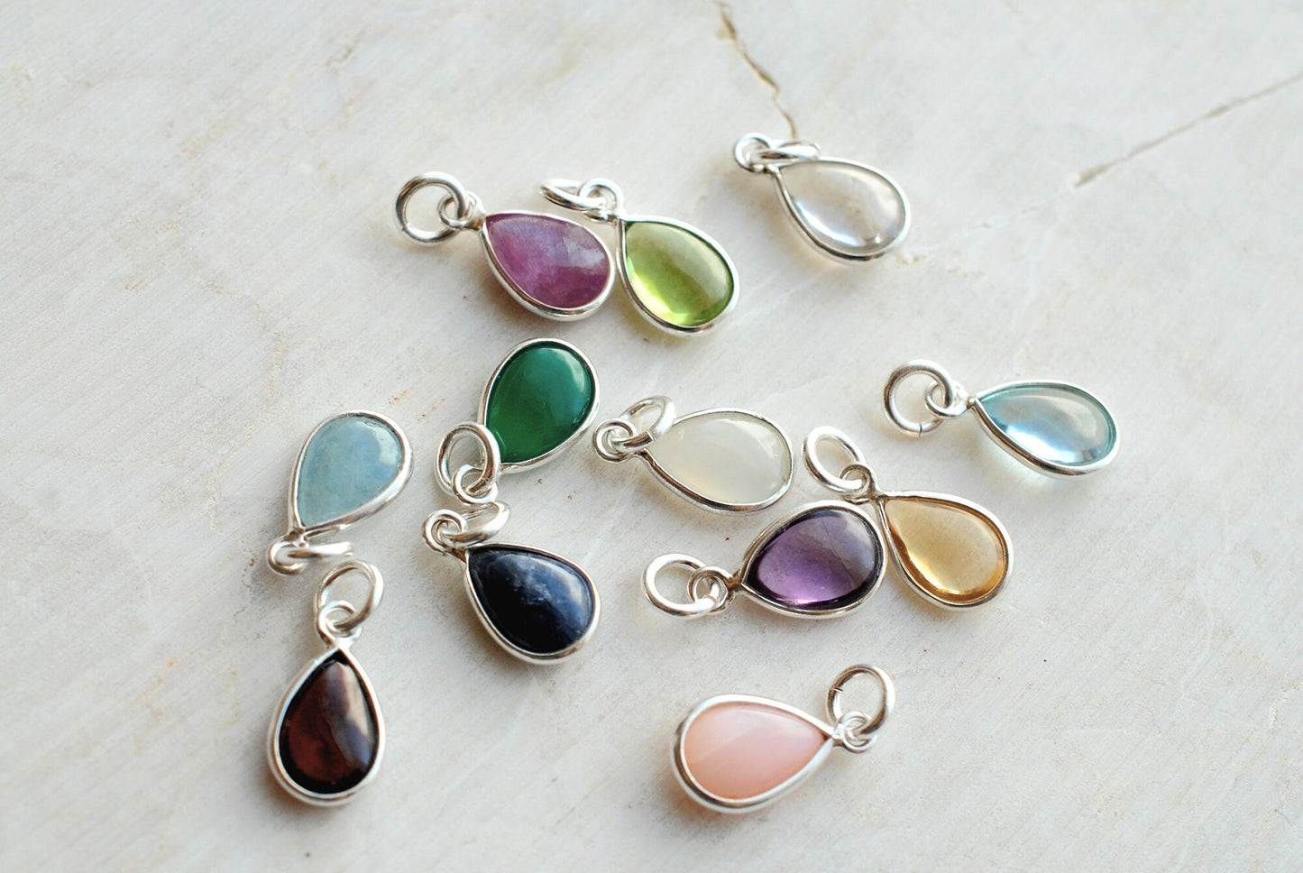 PRECIOUS . Geburtsstein-Anhänger . 925er Sterling-Silber (22k Vergoldung wählbar) und natürlichem Edelstein . personalisierbares Geschenk