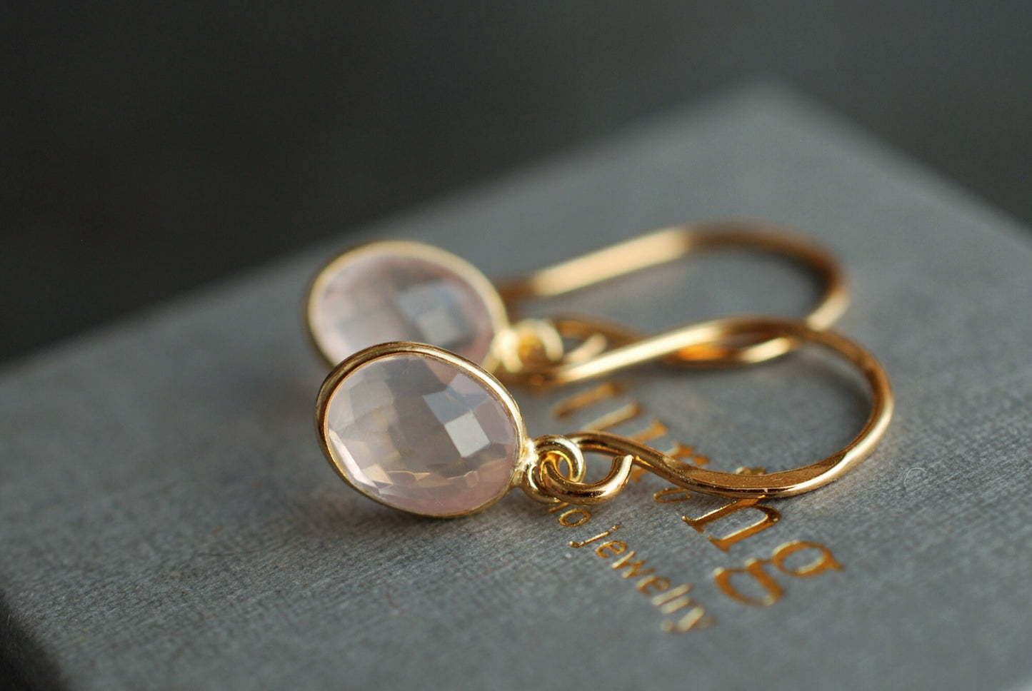 STELLA . Goldene Rosenquarz-Ohrringe/Geburtstagssgeschenk/Weihnachtsgeschenk