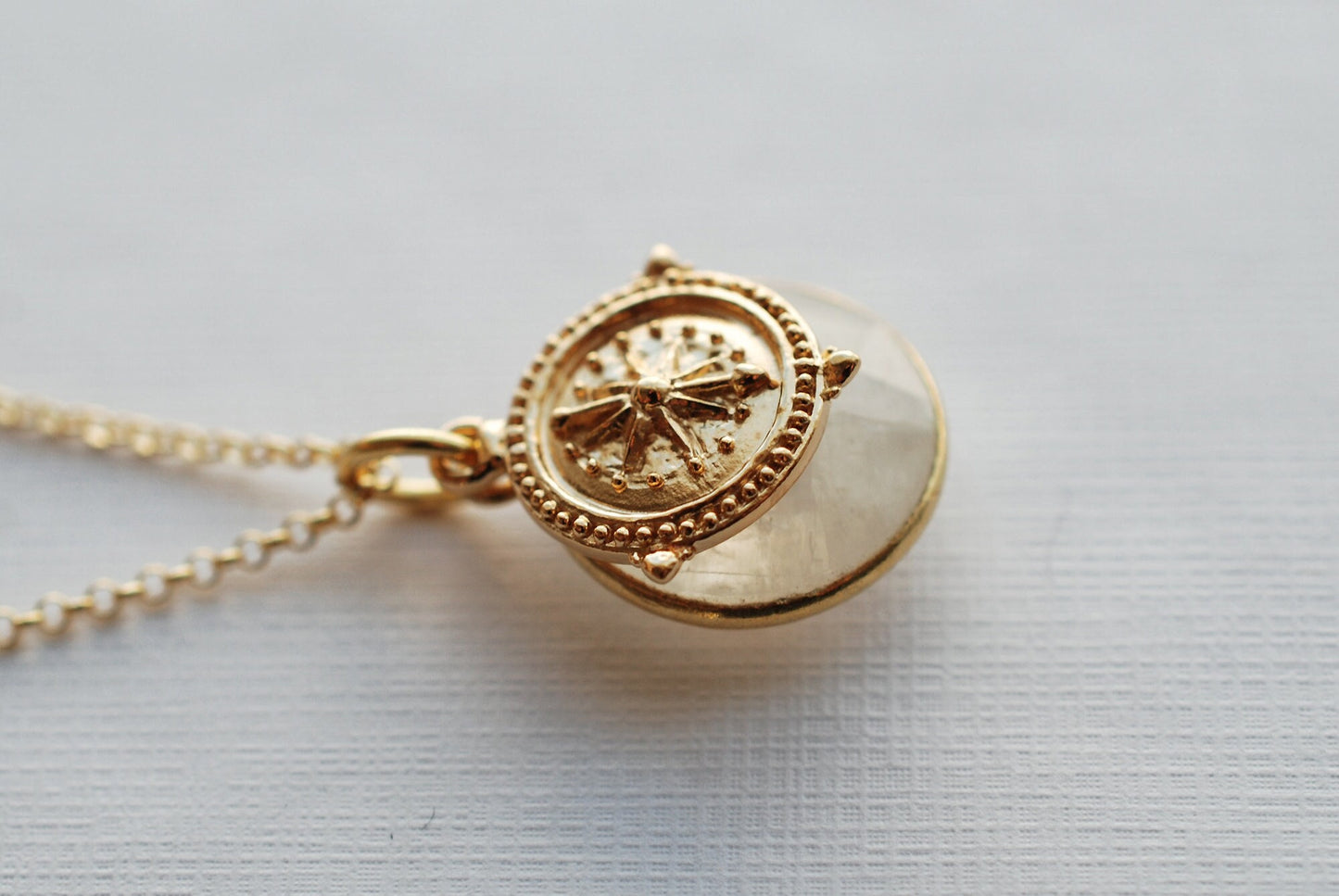 FERNWEH . Boho-Kette Kompass . wahlweise mit Mondstein . echt vergoldetes Silber