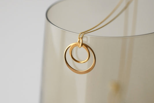 Vergoldete Kette mit Kreis-Anhängern · CIRCLES | feiner Schmuck aus Sterlingsilber
