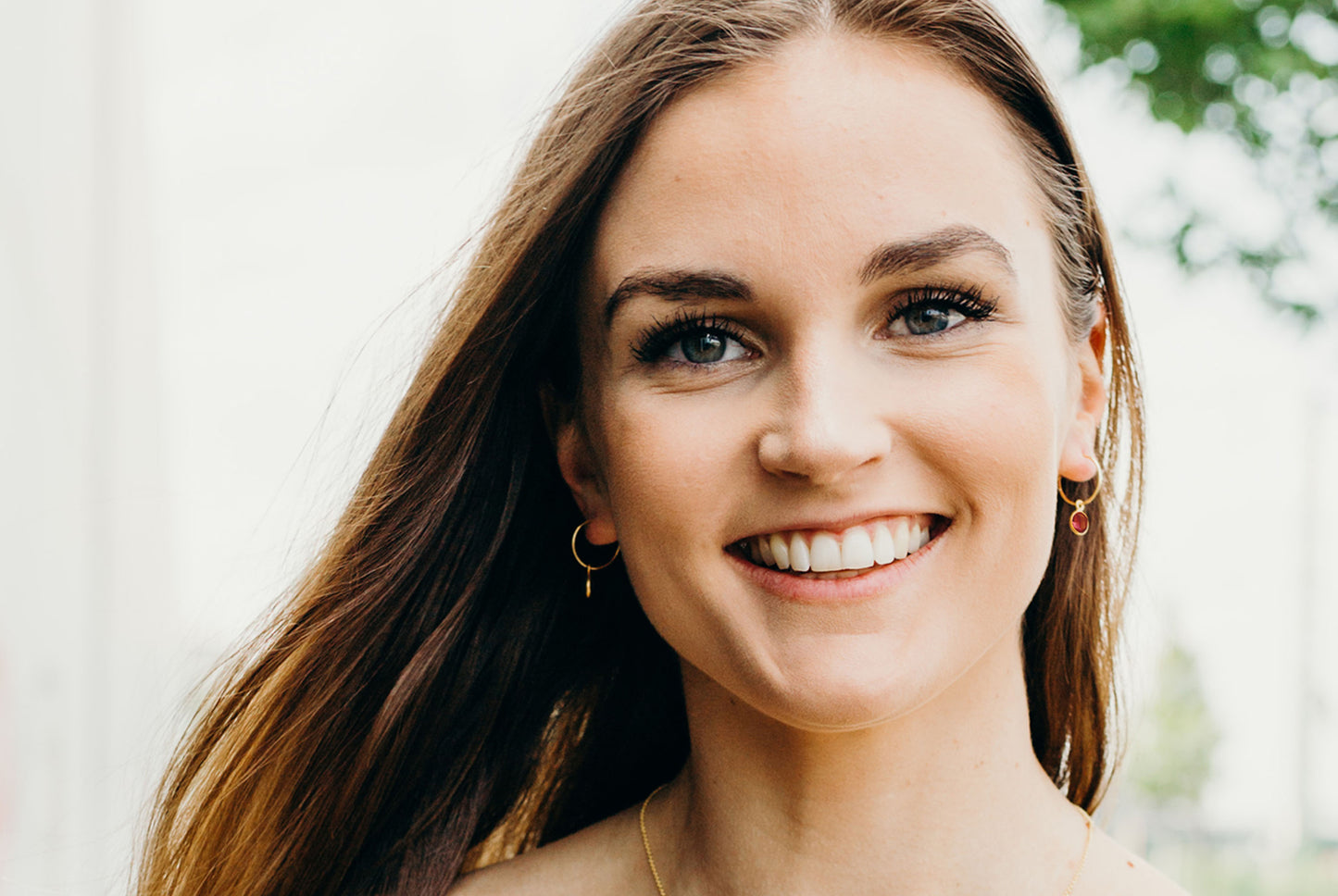 Granat · Geburtsstein-Creolen Januar | Goldene Edelstein-Ohrringe | 18K vergoldetes Sterling Silber