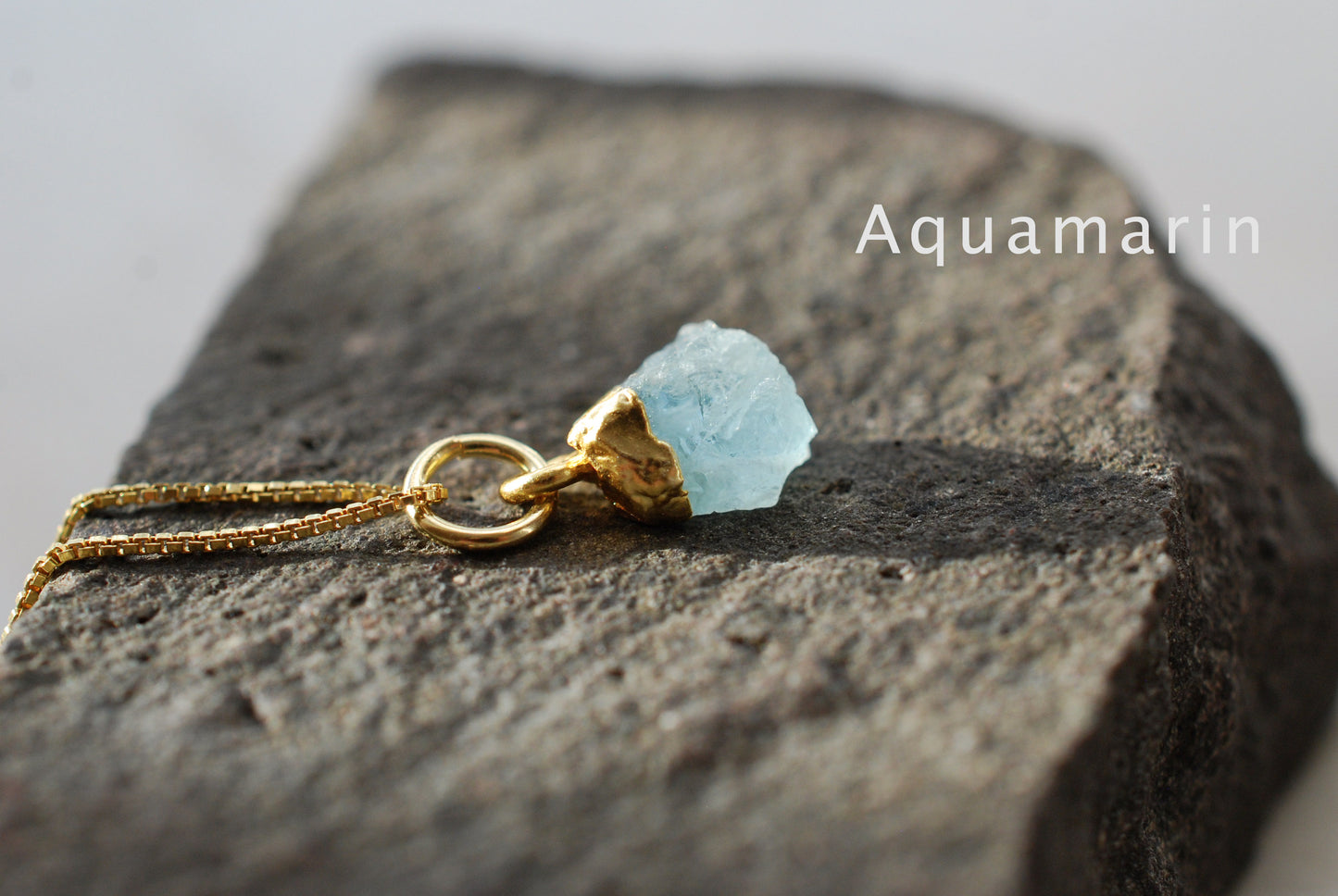 AVA Rohstein Anhänger | Geburtsstein Geschenke | 18K vergoldetes 925 Silber | Birthstone Charm | Optional mit Kette