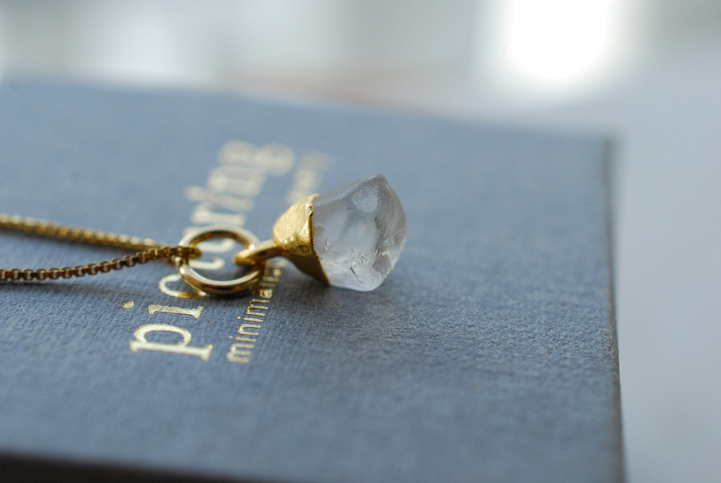 AVA Rohstein Anhänger | Geburtsstein Geschenke | 18K vergoldetes 925 Silber | Birthstone Charm | Optional mit Kette