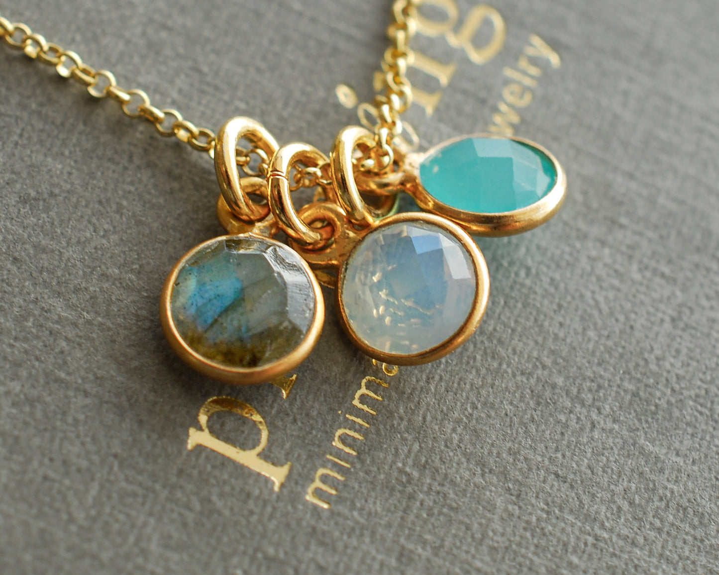 Geburtsstein-Anhänger aus vergoldetem Silber TINY GEMS | beidseitig facettierte Charms | Schmuckgeschenk