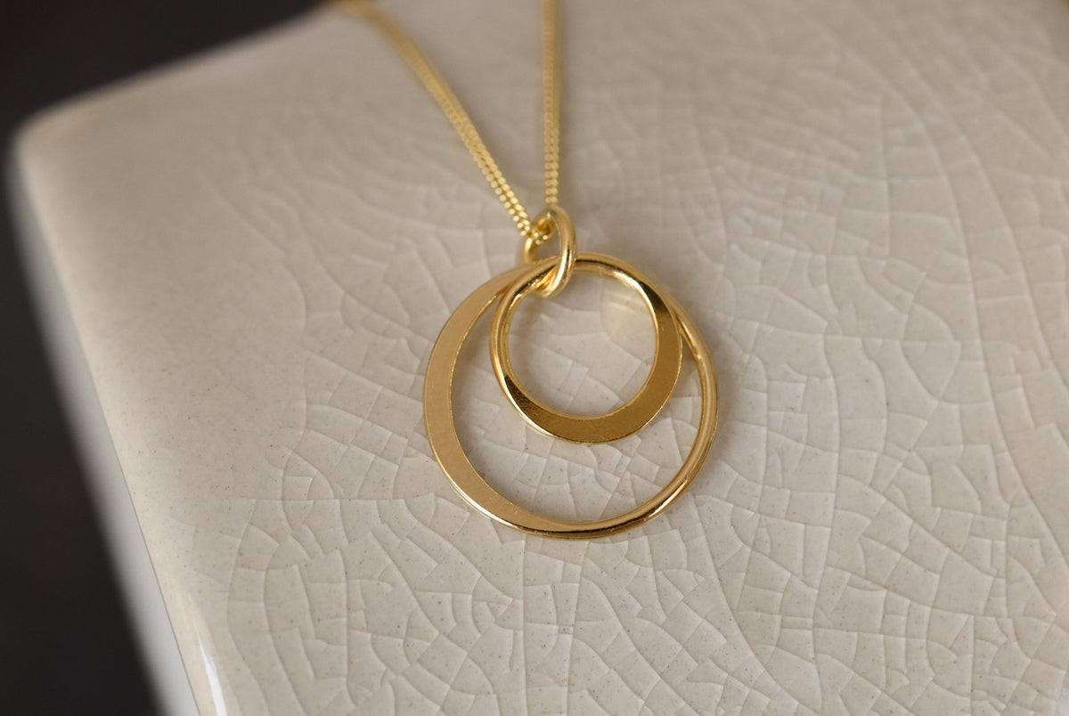 Vergoldete Kette mit Kreis-Anhängern · CIRCLES | feiner Schmuck aus Sterlingsilber