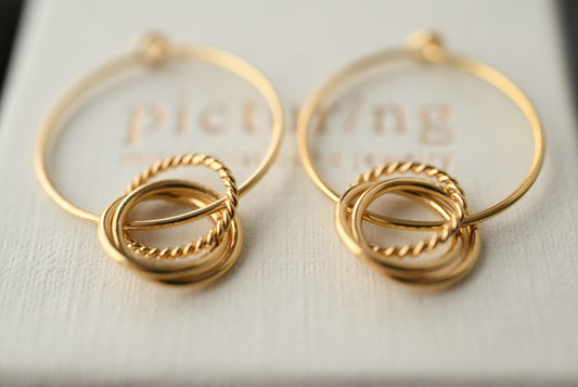 Vergoldete CIRCLES Creolen aus 925 Silber · 20 mm Goldcreolen mit Kreis-Anhängern