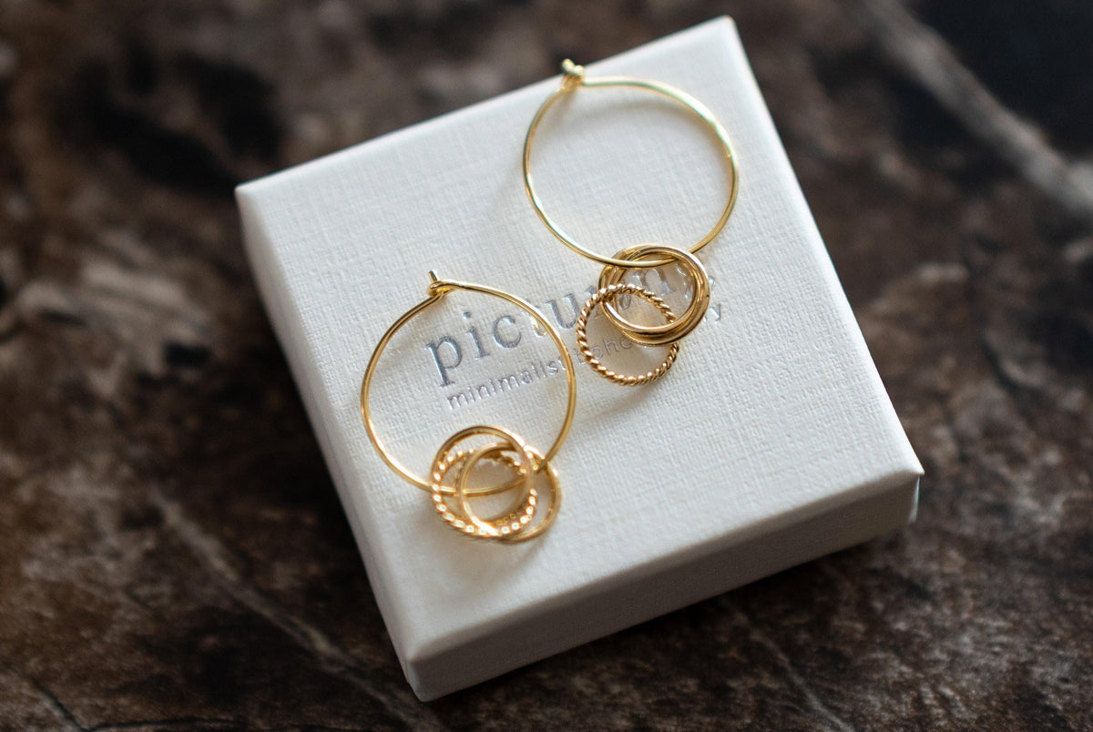 Vergoldete CIRCLES Creolen aus 925 Silber · 20 mm Goldcreolen mit Kreis-Anhängern