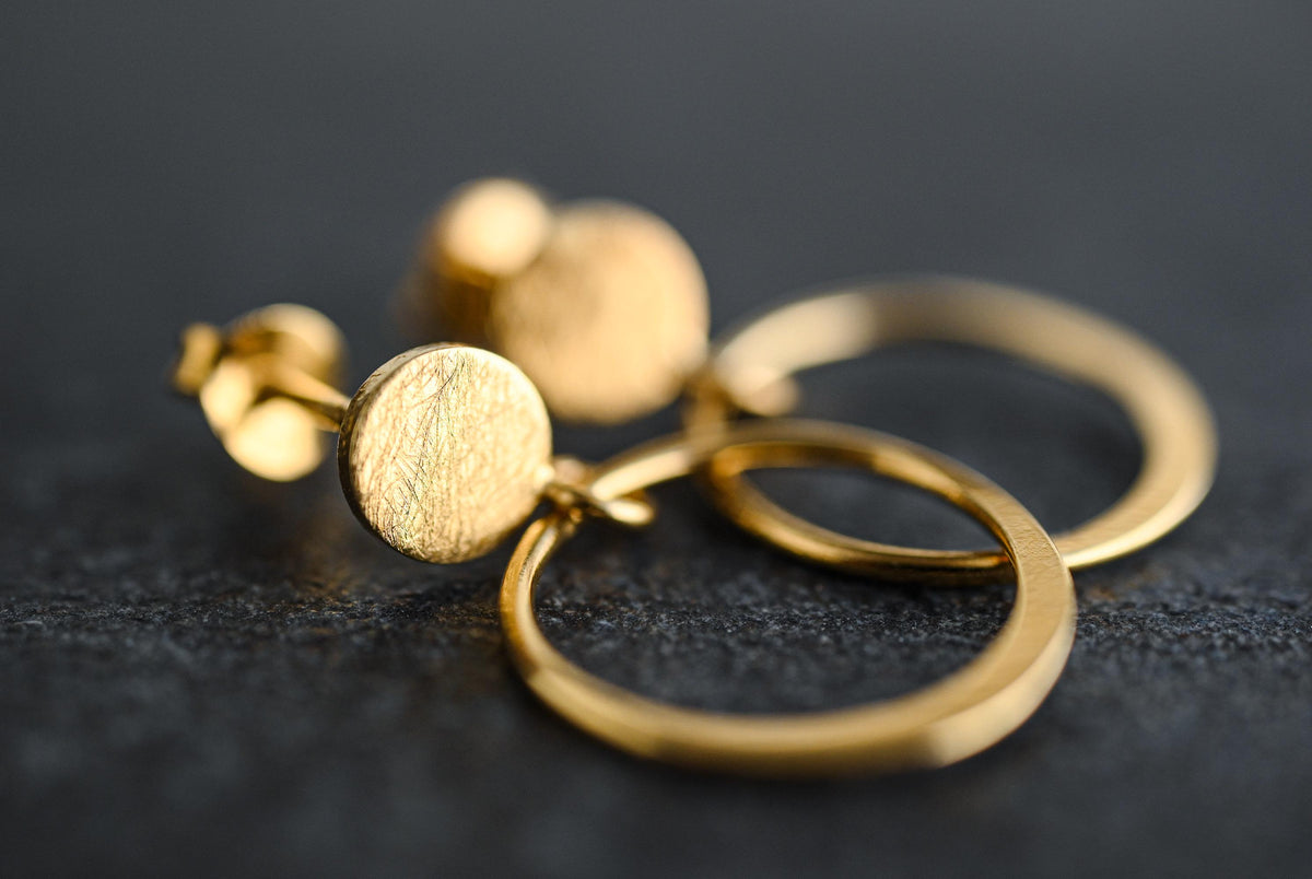 Vergoldete Ohrstecker mit Kreis-Anhänger · CIRCLES | 14 kt vergoldetes 925er Sterling Silber | Schmuckgeschenk