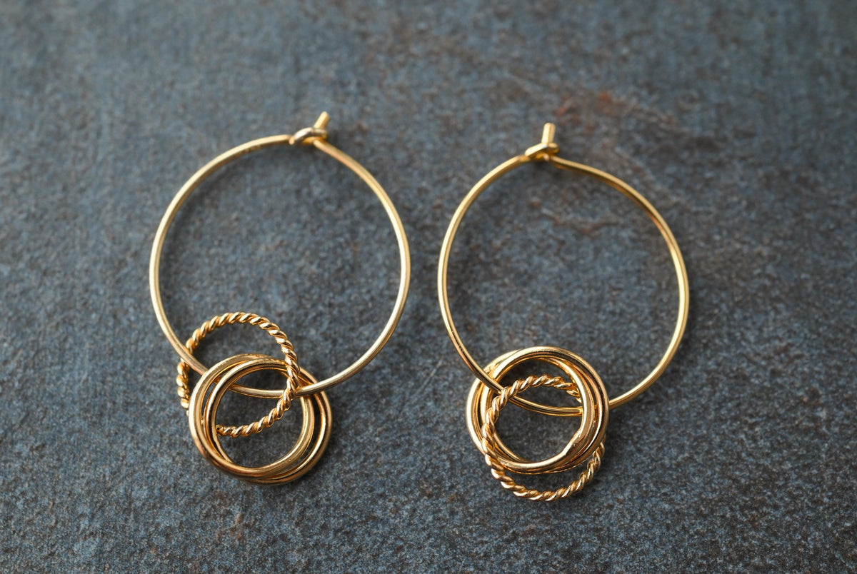 Vergoldete CIRCLES Creolen aus 925 Silber · 20 mm Goldcreolen mit Kreis-Anhängern
